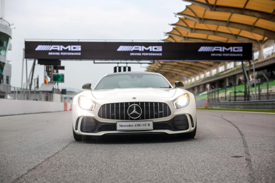  Mercedes-AMG GT R (C190) 2017 года  (MY) (фото 17 из 25)